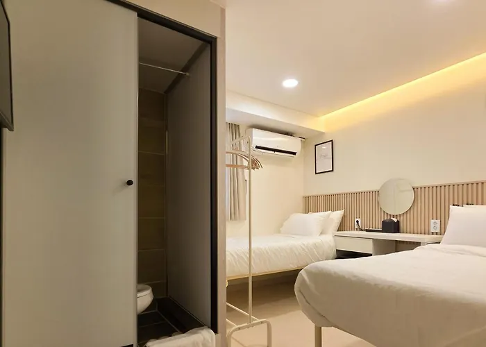 Stay42 Ddm Near Ddp - Airport Bus 2min Hostal