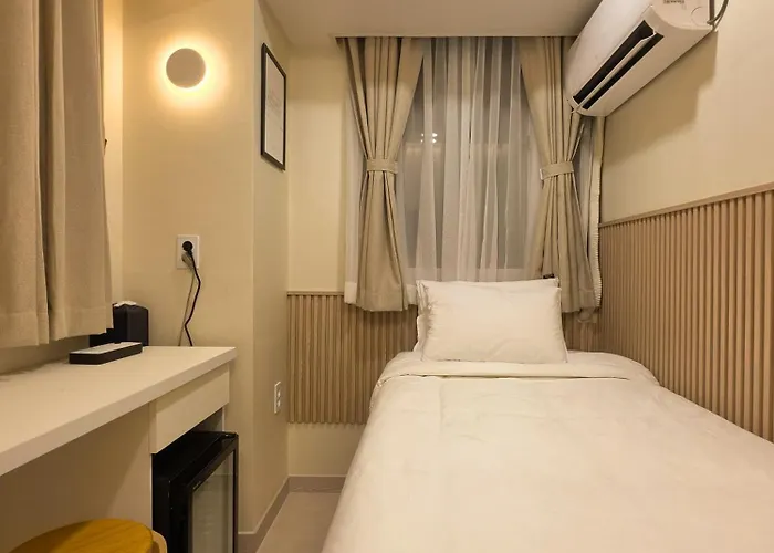 Hostel Stay42 Ddm Near Ddp - Airport Bus 2min
